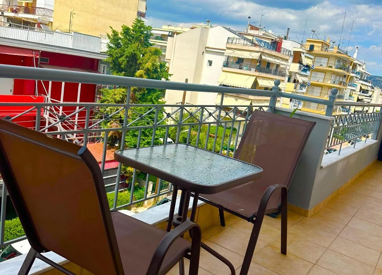 アパート Κατάλυμα Στο Δεύτερο Όροφο テッサロニキ ギリシャ